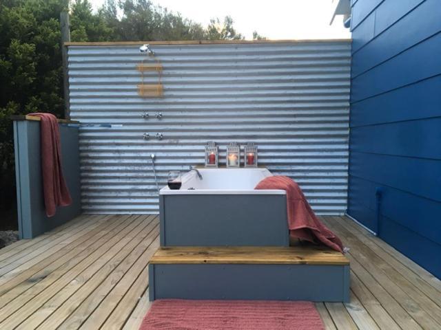 The Woolshed And Farmhouse Blue, Bruny Island Barnes Bay Exterior photo